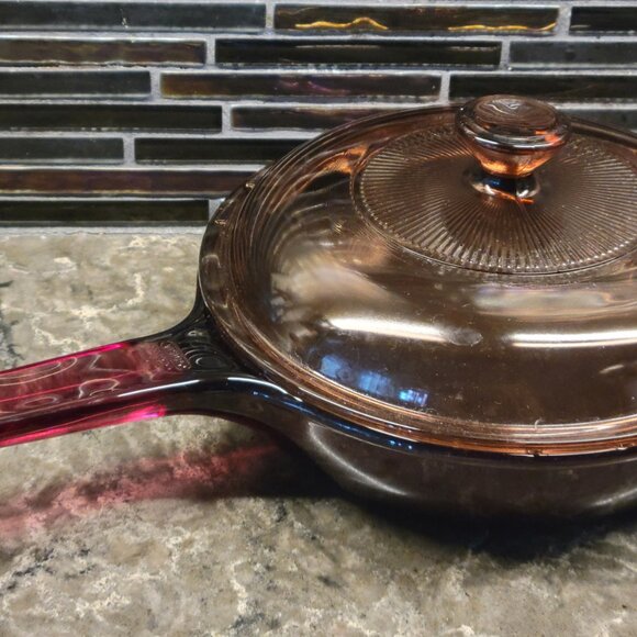 VINTAGE PYREX CORNING 1980s CRANBERRY GLASS VISION VISIONS W/ TEFLON 7” SKILLET - Picture 2 of 12
